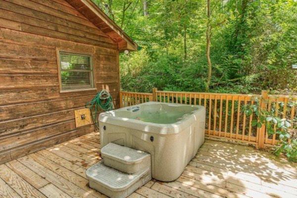 Treehouse Between Gatlinburg And Pigeon Forge. Pet Friendly! Exterior foto