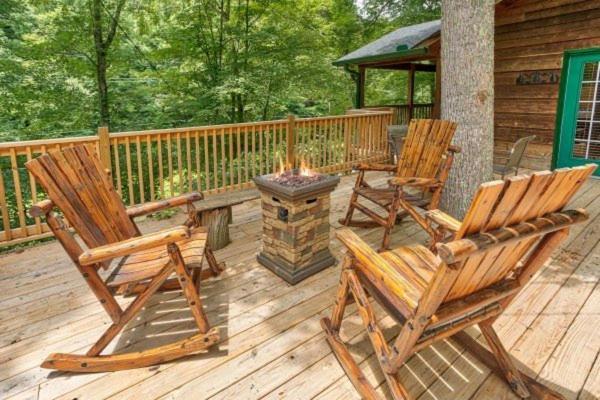 Treehouse Between Gatlinburg And Pigeon Forge. Pet Friendly! Exterior foto