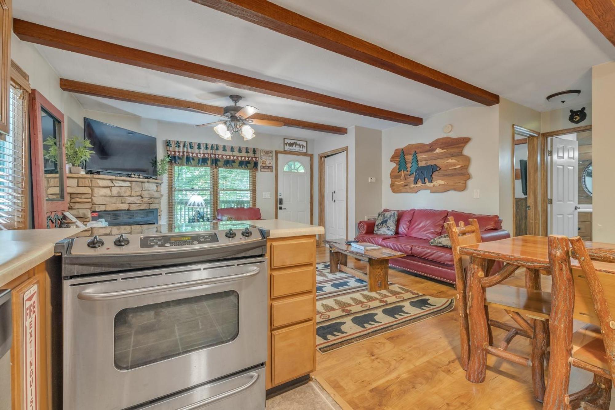 Treehouse Between Gatlinburg And Pigeon Forge. Pet Friendly! Exterior foto